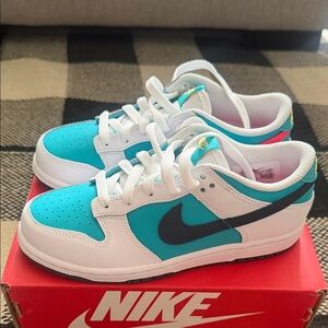 Nike Kids Low-Top Sneakers in Teal, White and Pink Accent